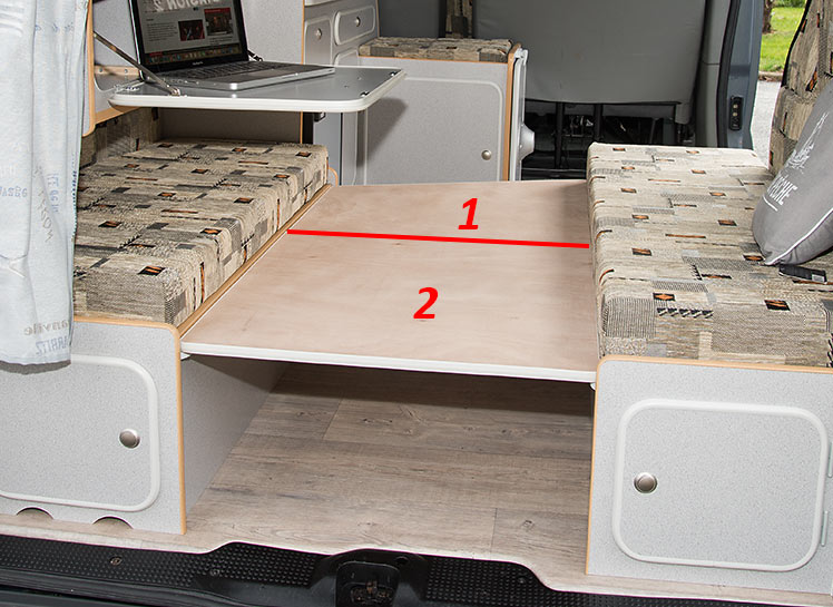 Les deux plateaux qui remplacent la grande table sur le Goëland par Evasion24